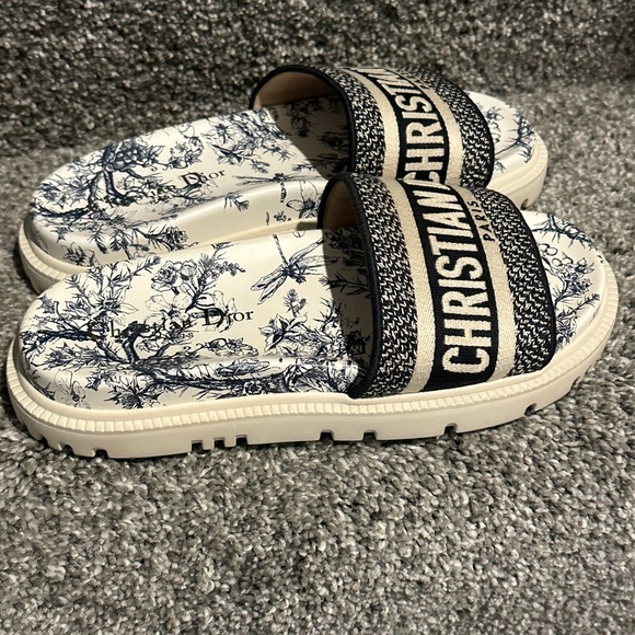 Christian Dior DWAY SLIDE Blue Toile de Jouy Reverse Embroidered Cotton 35.5 - Picture 2 of 5